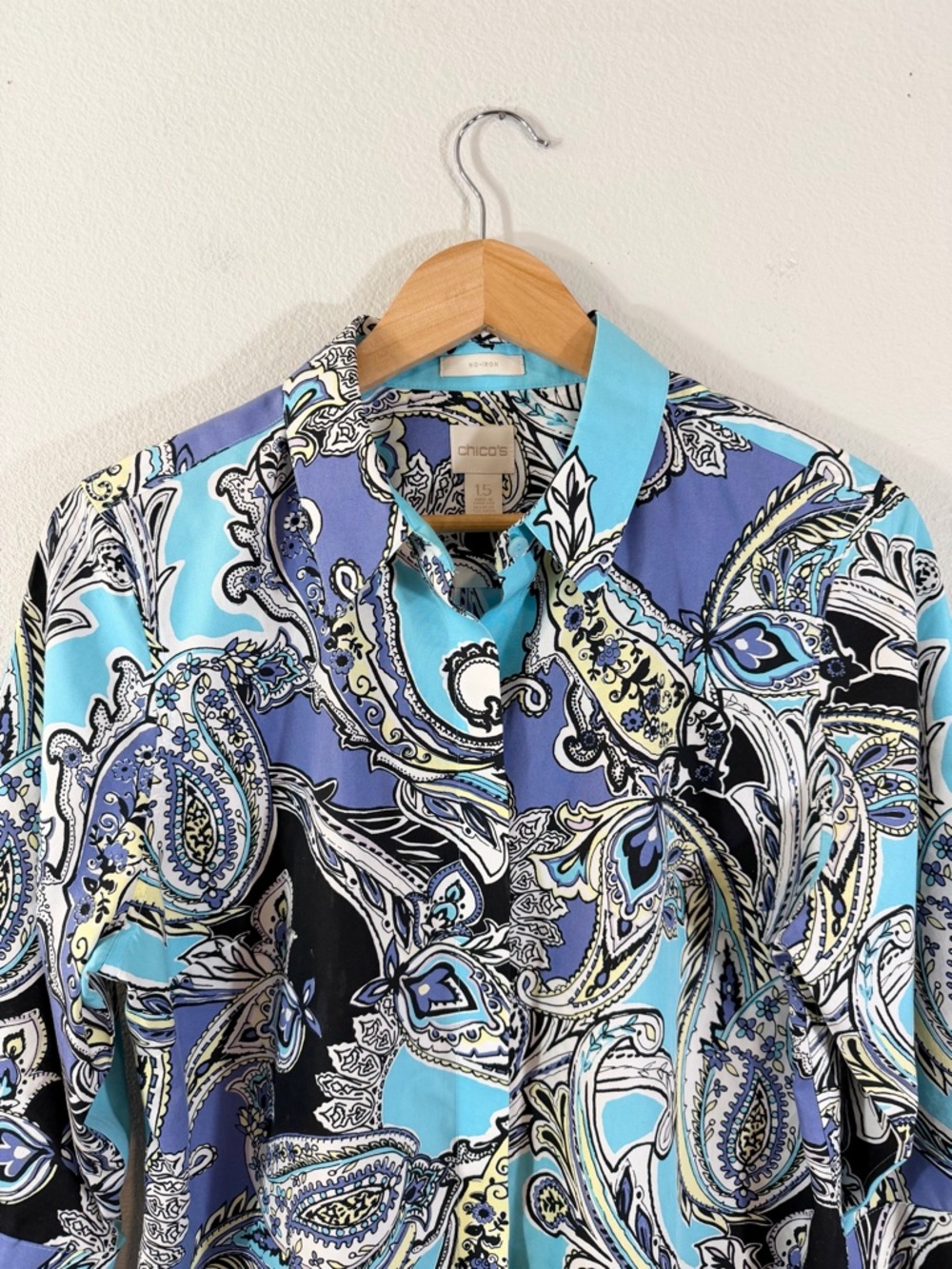 Chico’s No Iron Button Up Shirt Size 1.5 US M/10 Purple Blue Paisley 3/4 Sleeve - Picture 2 of 10